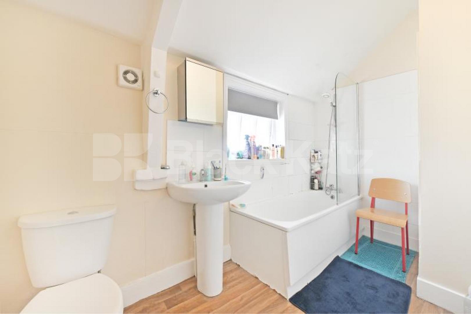 			MEWS HOUSE, 3 Bedroom, 1 bath, 1 reception Flat			 Park Mews, Crouch End N8